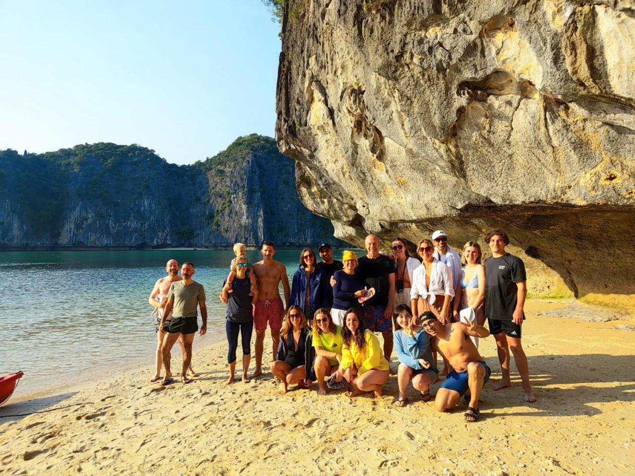 Hotel Venezia Cruises Ha Long Esterno foto