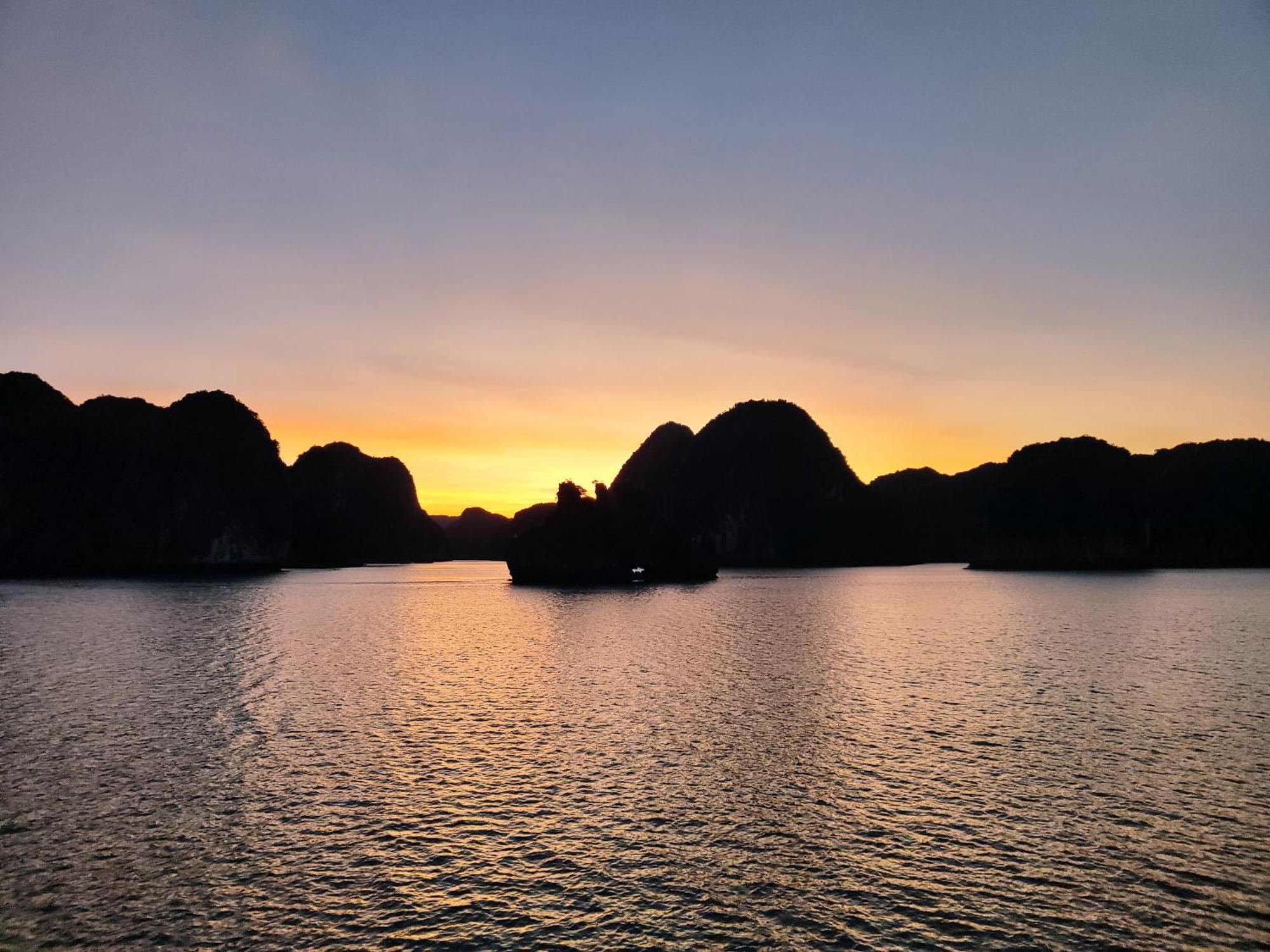 Hotel Venezia Cruises Ha Long Esterno foto