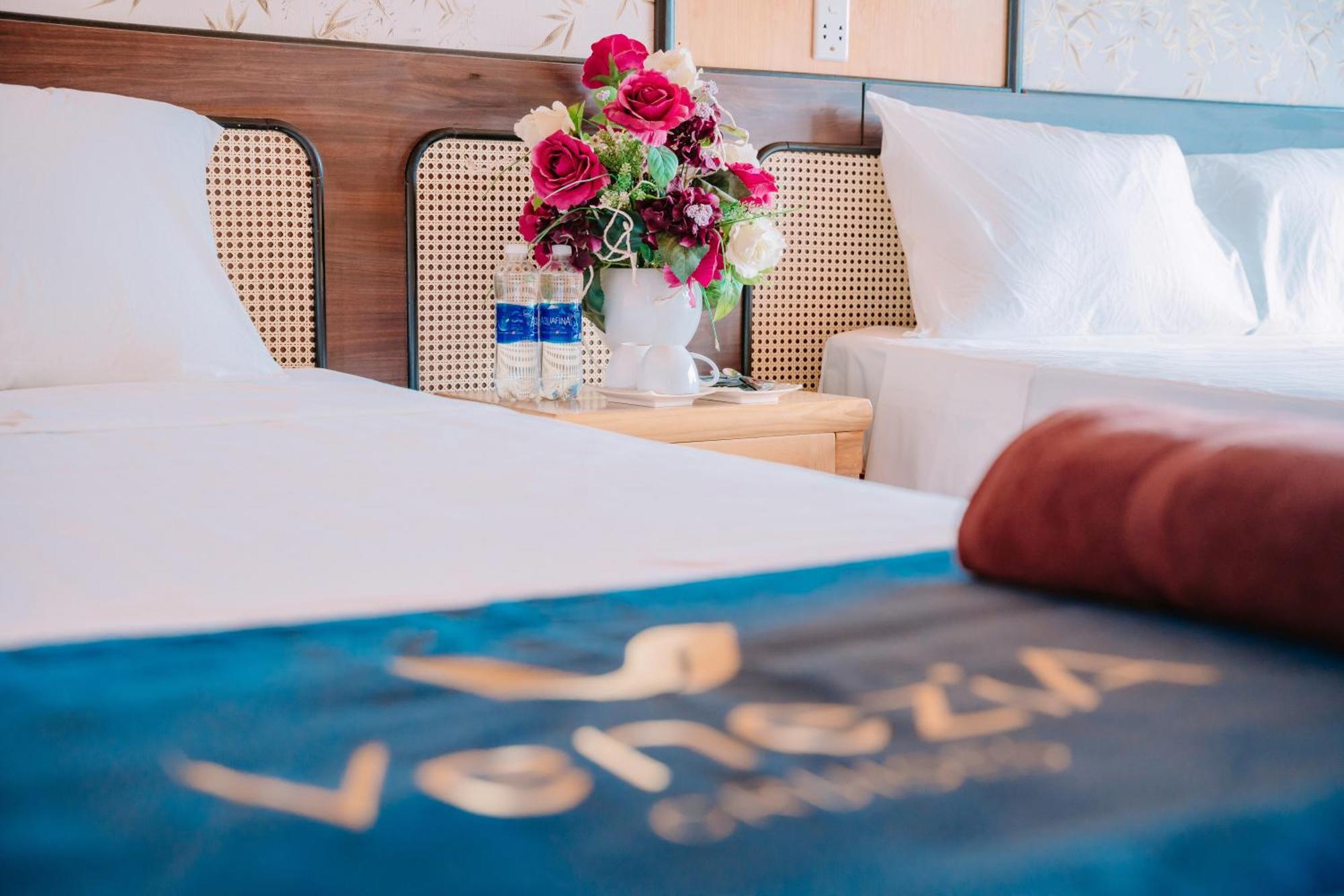 Hotel Venezia Cruises Ha Long Esterno foto