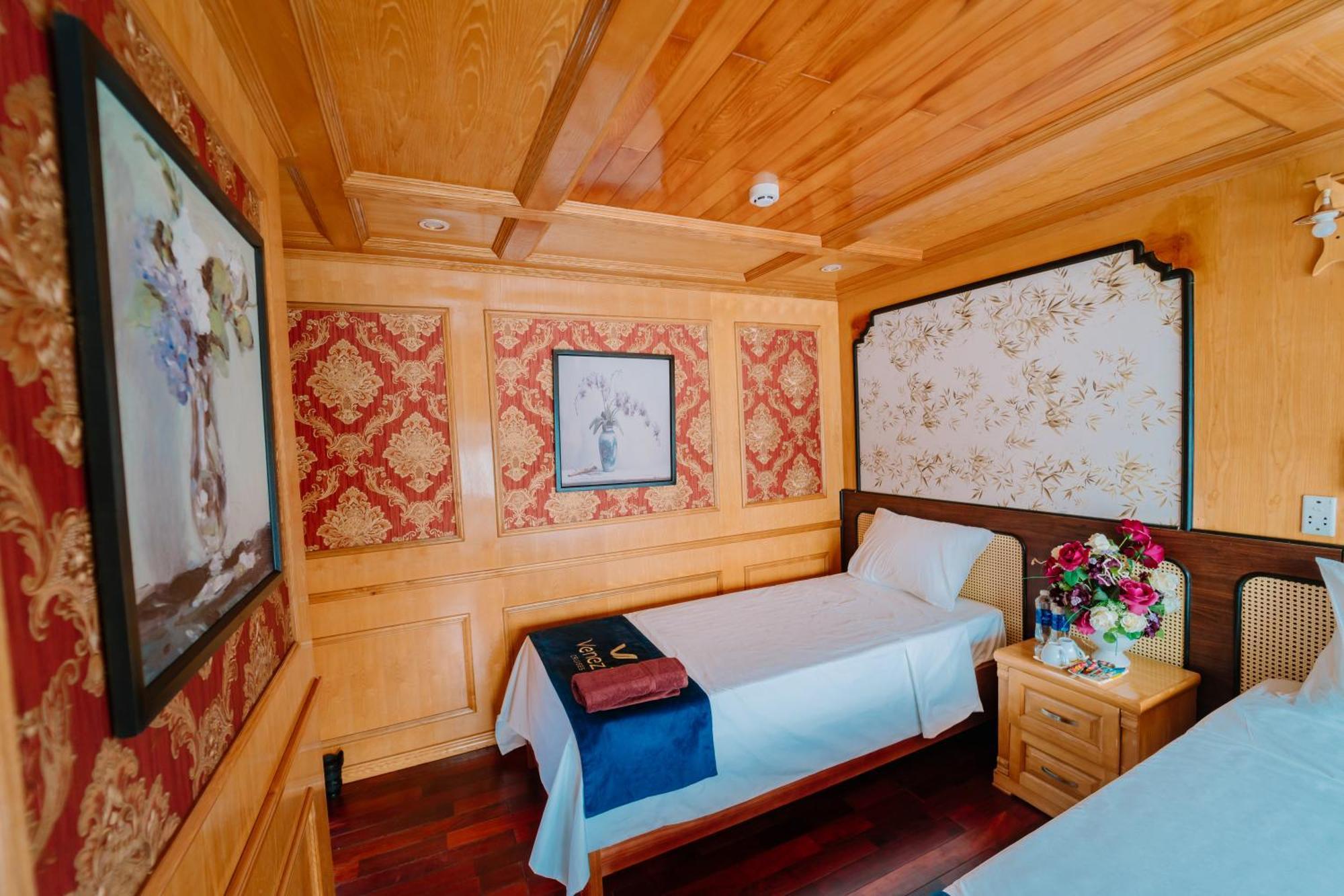 Hotel Venezia Cruises Ha Long Esterno foto