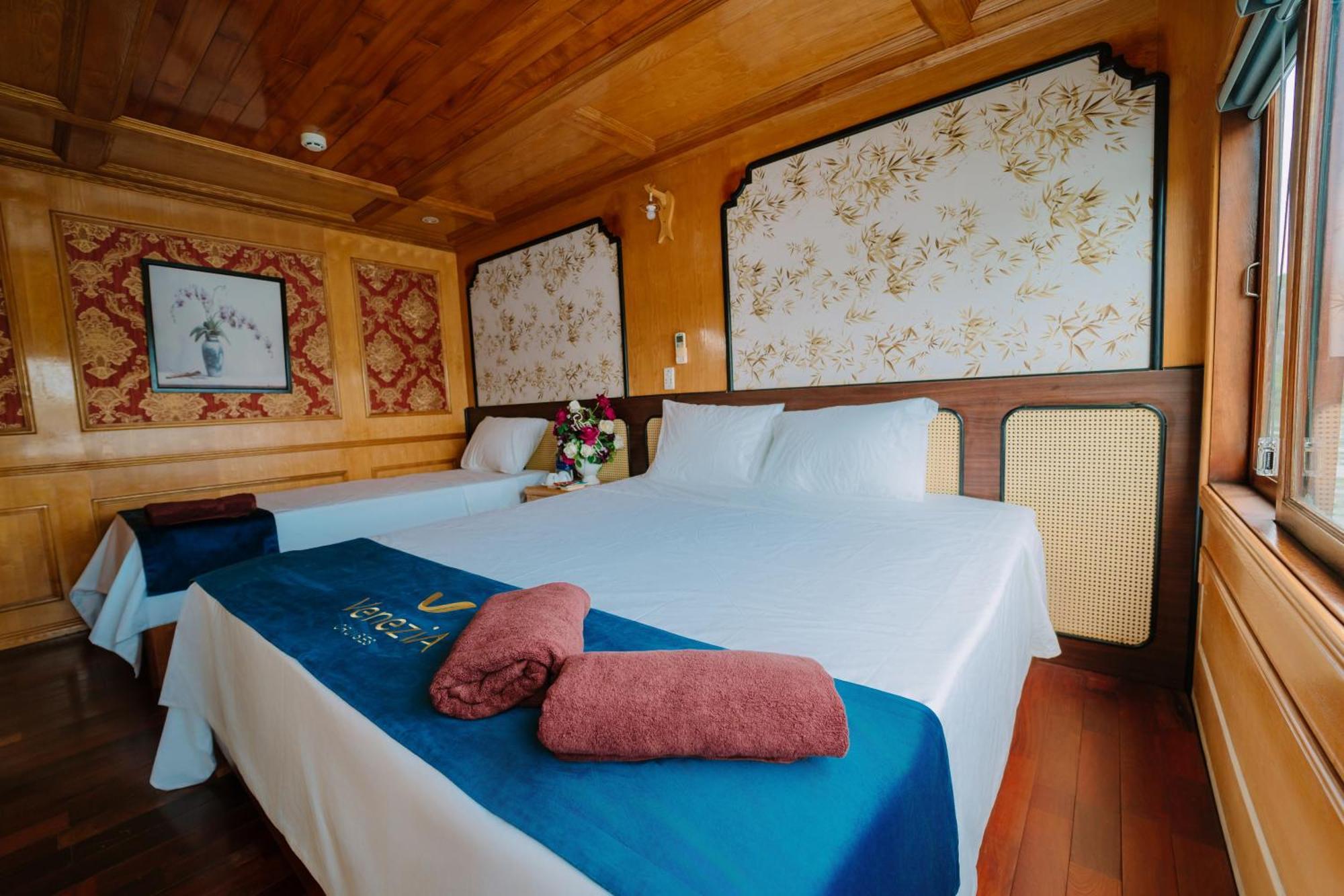 Hotel Venezia Cruises Ha Long Esterno foto