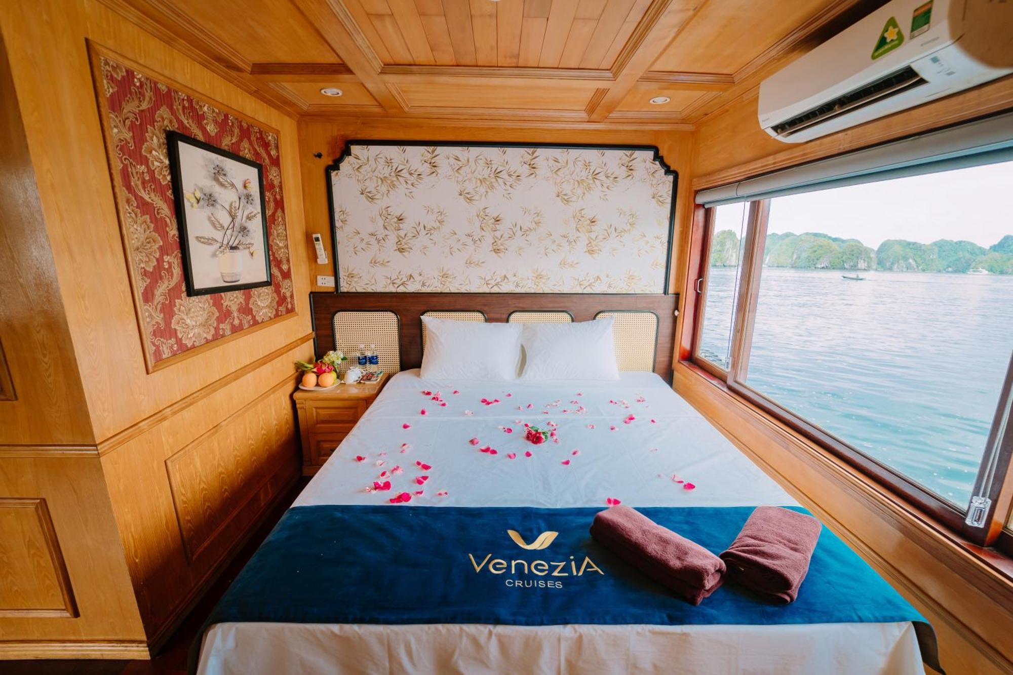 Hotel Venezia Cruises Ha Long Esterno foto