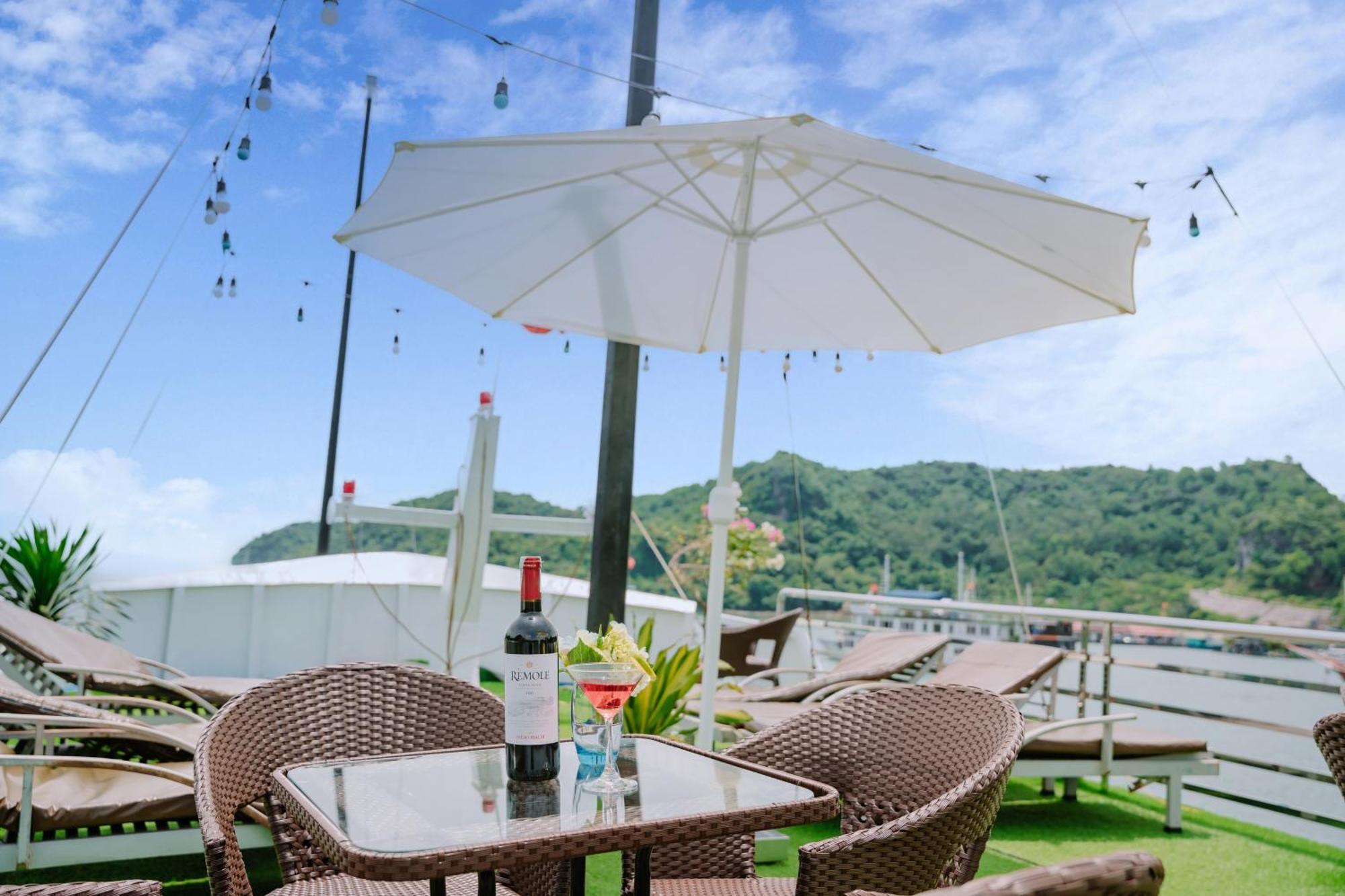 Hotel Venezia Cruises Ha Long Esterno foto